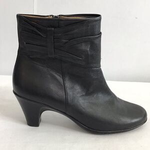 Softspots Black Leather Ankle Boots Size 10M Good Condition